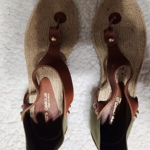 Andrew Aeeoue sandals